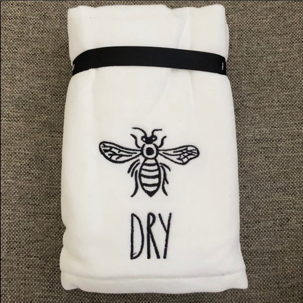 NWT Rae Dunn Set of 2 White Hand Towels